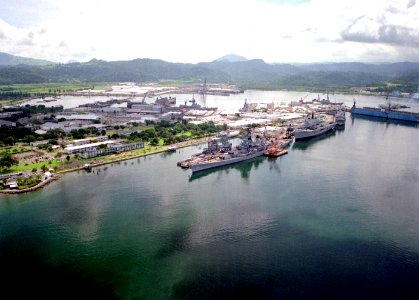 USS New Jersey (BB-62) and HMS Ark Royal (R07) at NS Subic Bay