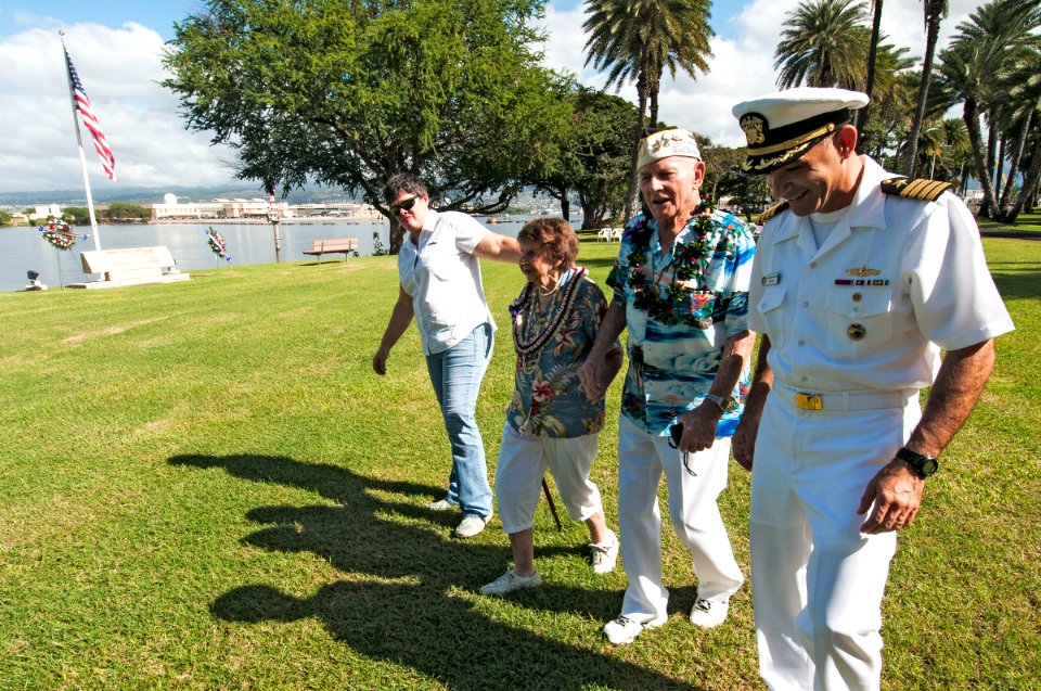 USS Nevada veteran visits memorial 121206-N-WX059-057