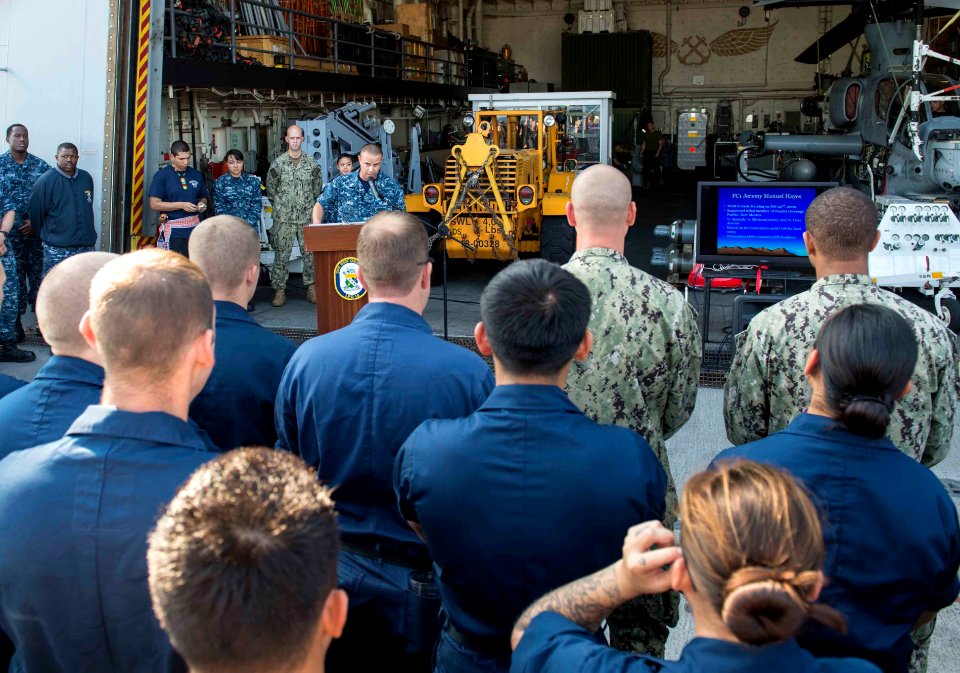 USS NEW ORLEANS (LPD 18) 131125-N-MK881-053 (11186243315)