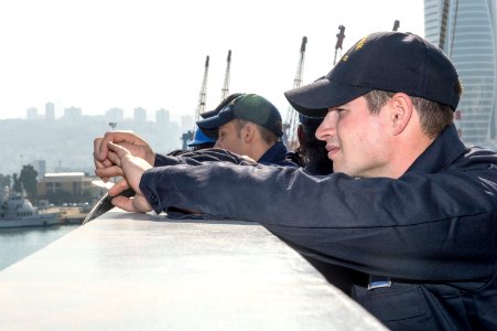 USS New York 141231-N-XG464-077