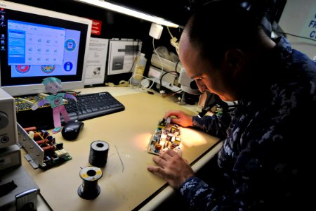 USS NEW ORLEANS (LPD 18) 131205-N-YR391-027 (11286081474)