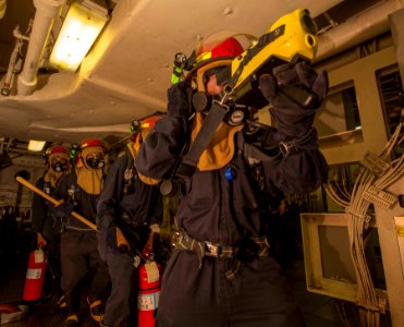 USS NEW ORLEANS (LPD 18) 131019-N-MK881-514 (10555765145)