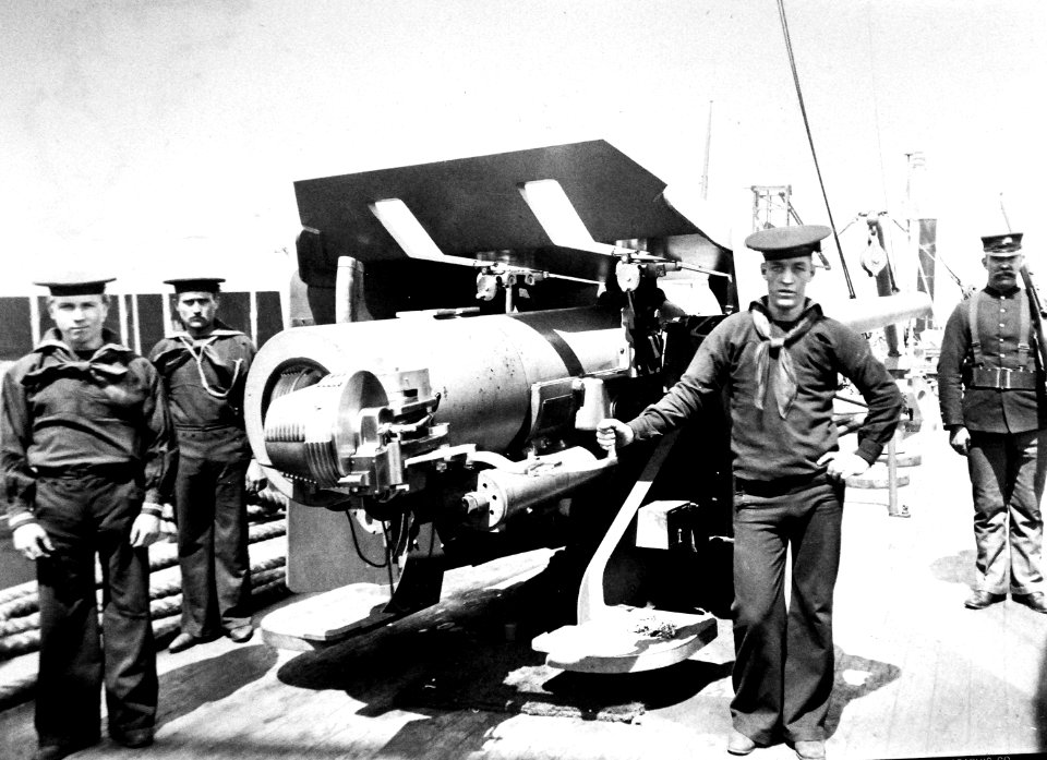 USS New Orleans (CL-22), 8” inch gun crew (26035613465)