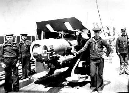 USS New Orleans (CL-22), 8” inch gun crew (26035613465)