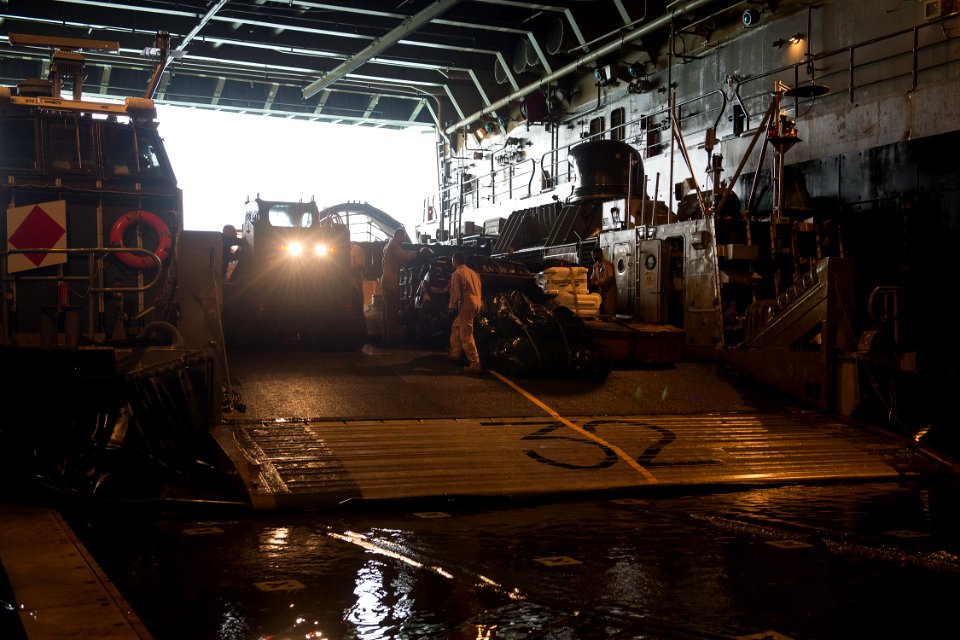 USS NEW ORLEANS (LPD 18) 131119-N-MK881-003 (11043671653)