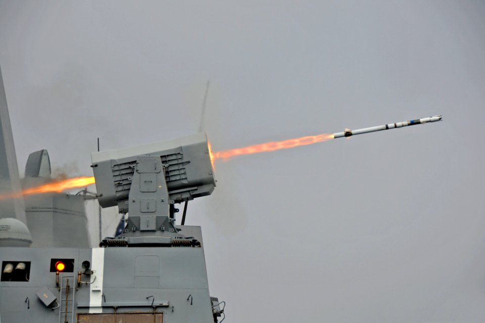 USS New Orleans (LPD-18) launches RIM-116 missile 2013