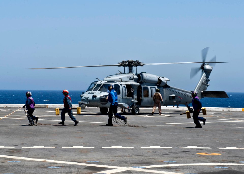 USS New York action 120516-N-XK513-104