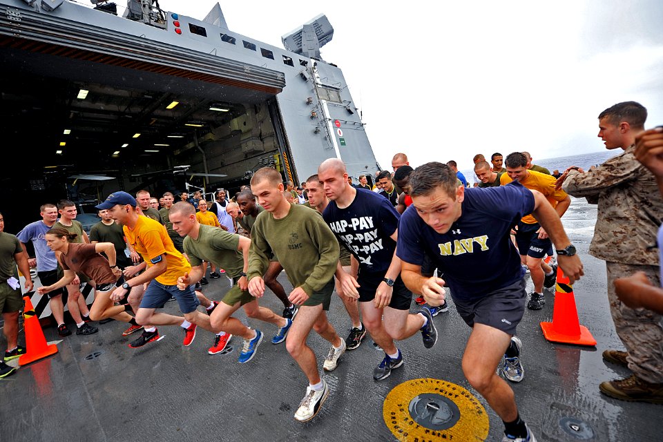 USS New Orleans race 130911-N-YR391-004