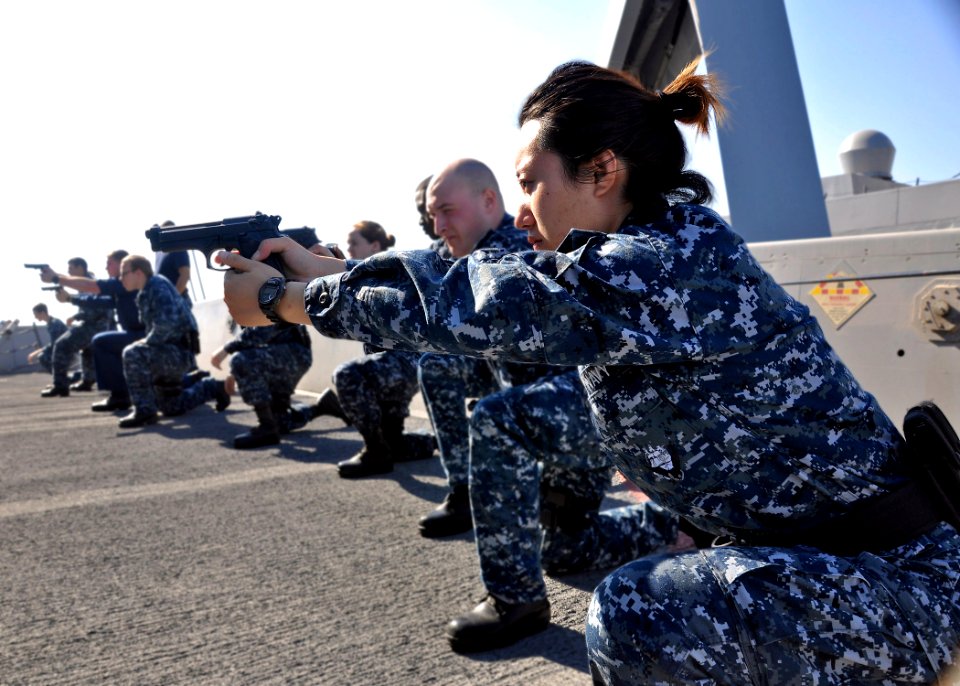 USS NEW ORLEANS (LPD 18) 140214-N-WK391-037 (12649733415)