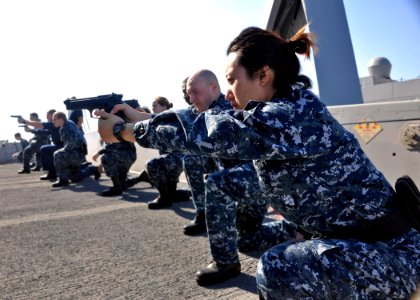 USS NEW ORLEANS (LPD 18) 140214-N-WK391-037 (12649733415)