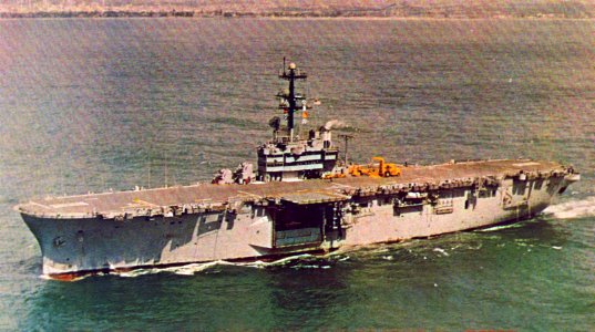 USS New Orleans (LPH-11) underway, circa in 1971 (UA 461.05)