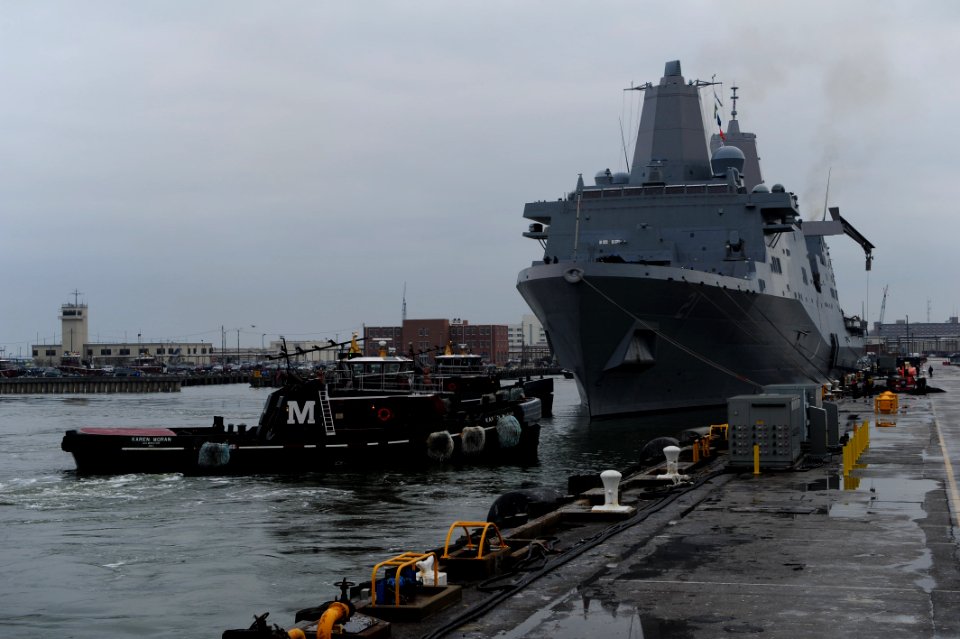 USS New York transfer 131204-N-KG407-135