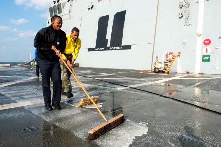 USS New York operations 150220-N-XG464-062