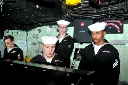 USS New York arrives at Mayport 131206-N-GC472-017