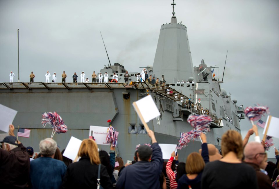USS New Orleans homecoming 140425-N-QC631-011