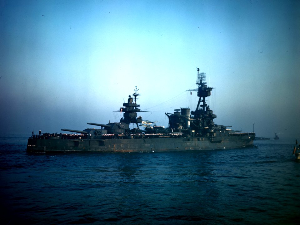 USS New York (BB-34) arrives at New York City (USA) from the Pacific, circa 19 October 1945 (80-G-K-6554)