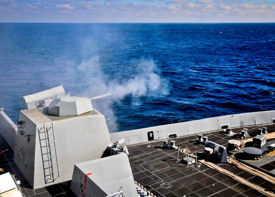 USS New York live-fire exercise 140122-N-YO707-177