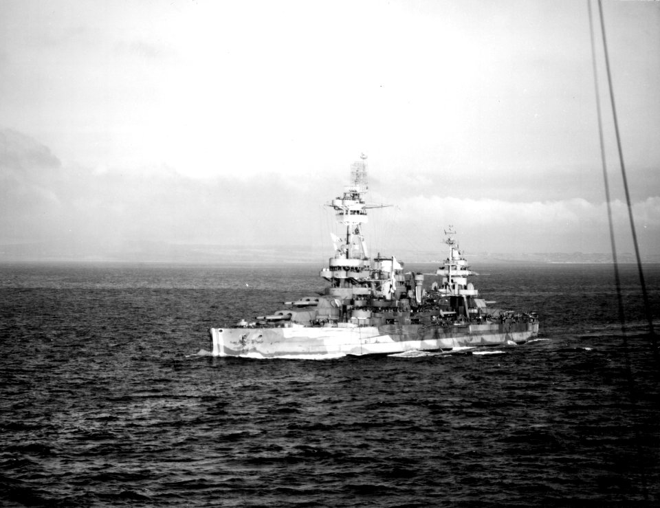 USS New York (BB-34) underway at sea, in 1944-1945 (NH 63525)