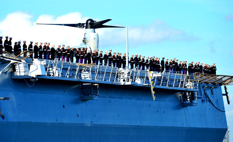 USS New York operations 131206-N-MJ645-182