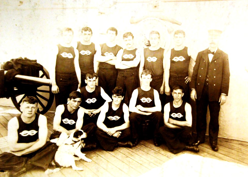 USS New York (ACR-2) crew (25607092810)
