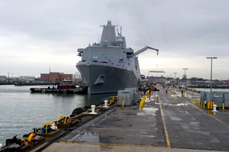 USS New York transfer 131204-N-KG407-156