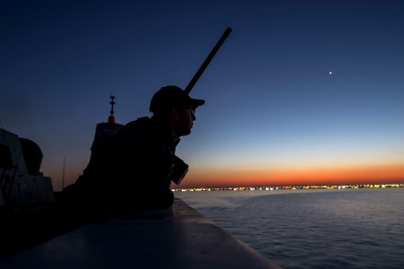 USS New York operations 150227-N-XG464-080