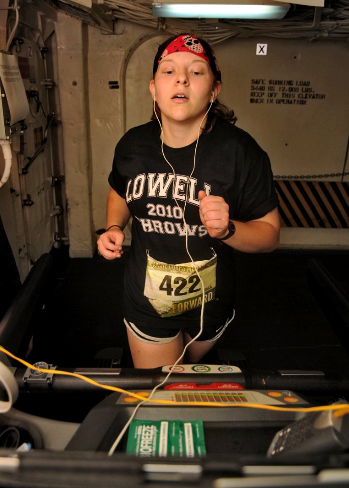 USS New York sailor runs marathon on treadmill 121028-N-NN926-044