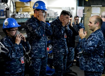 USS Nimitz action 150922-N-QY316-012