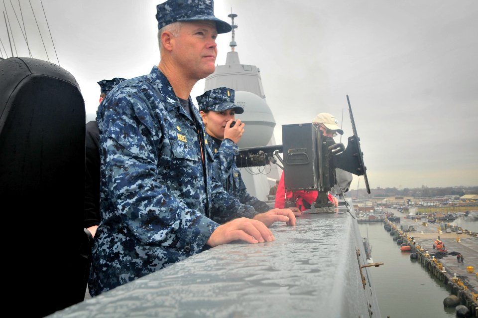 USS New York operations 131204-N-YO707-028
