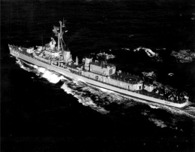 USS Nicholas (DD-449) underway off Hawaii (USA), in the 1960s
