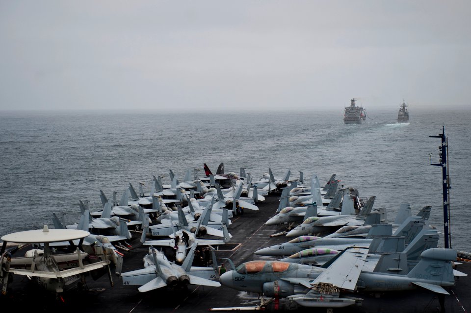 USS Nimitz (CVN 68) transits the Pacific Ocean. (8657899879)