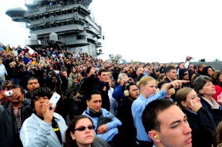 USS Nimitz Friends and Family Day Cruise 090321-N-ND508-014