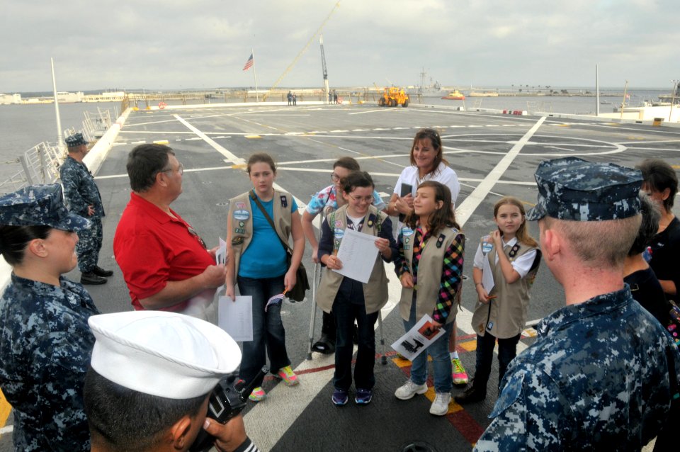 USS New York visit 131223-N-GC472-093