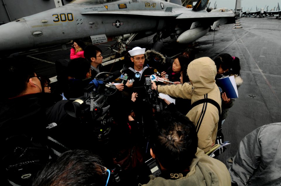 USS Nimitz in Hong Kong DVIDS252104