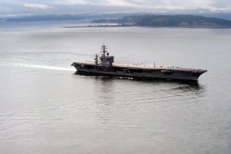 USS Nimitz 140613-N-DC740-083