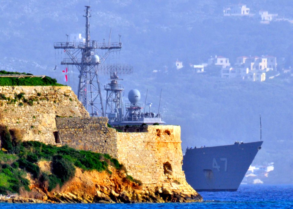 USS Nicholas visits Crete. (8448213132)