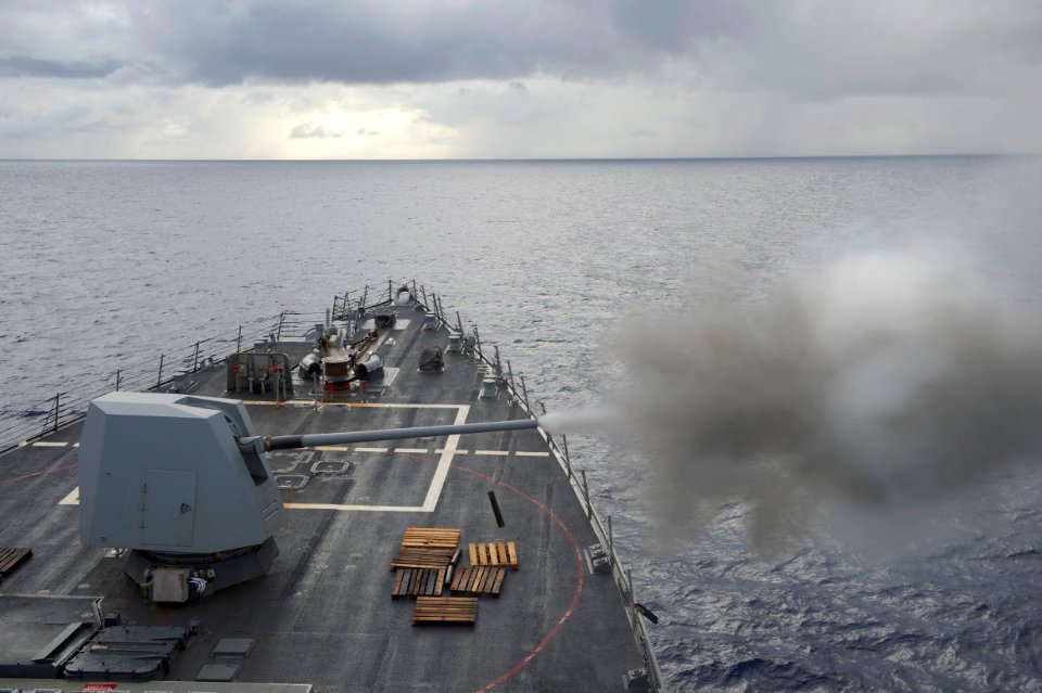 USS Nitze fires its 5-inch gun. (14190679382)