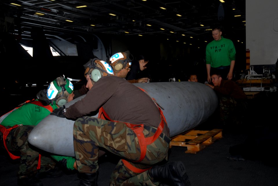 USS Nimitz Composite Training Unit Exercise 090520-N-LA668-075