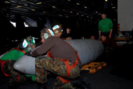 USS Nimitz Composite Training Unit Exercise 090520-N-LA668-075