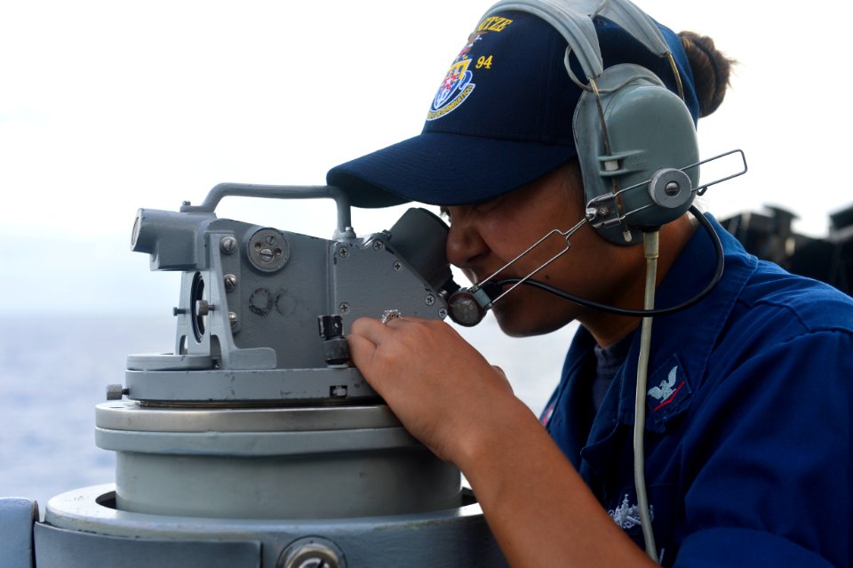USS Nitze 140513-N-AT101-003