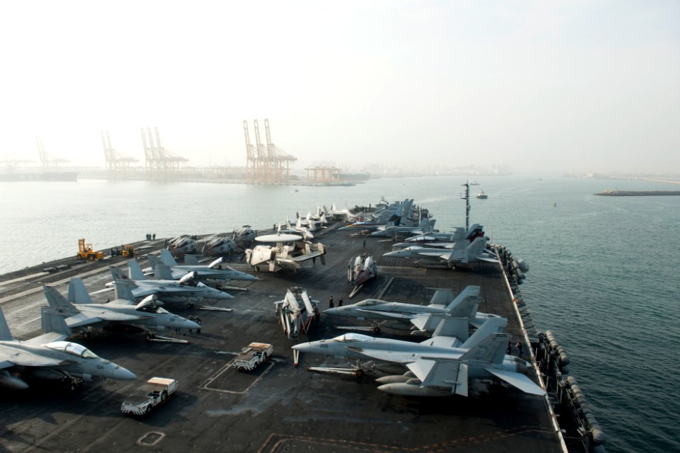 USS Nimitz in Jebel Ali 130705-N-LP801-003