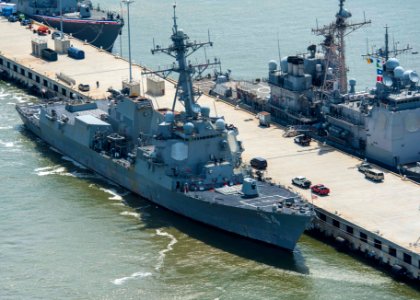 USS Nitze is moored during Bold Alligator 2013. (8692408203)