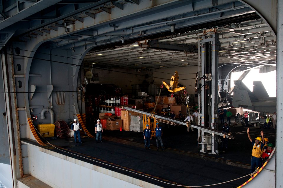 USS Nimitz operations 130629-N-LP801-031