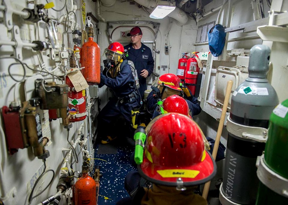 USS Normandy (CG 60) 150531-N-ZY039-015 (18345689716)