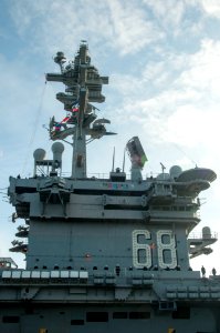 USS Nimitz homecoming 131216-N-QY316-127