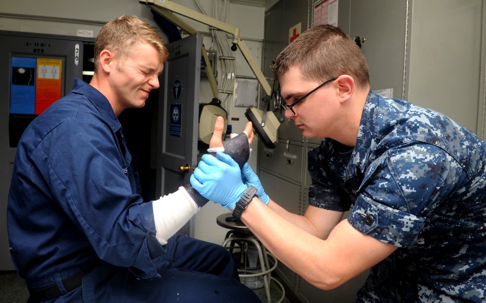USS Nimitz medical operations 140922-N-AZ866-051