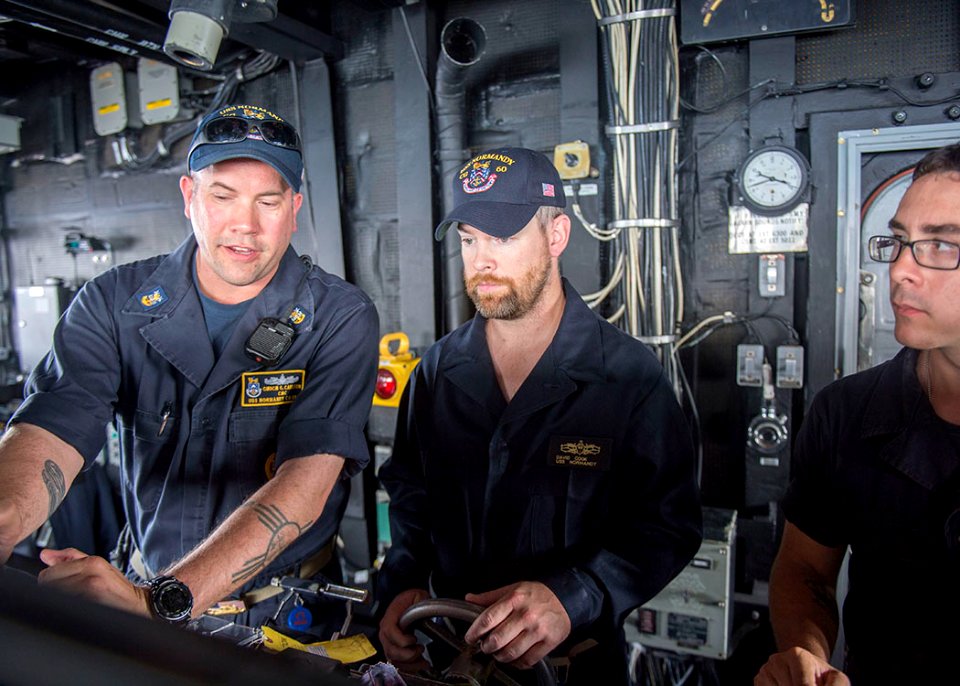 USS Normandy (CG 60) 150526-N-ZY039-028 (17564628703)