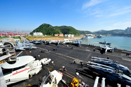 USS Nimitz in Busan 130511-N-LP801-031