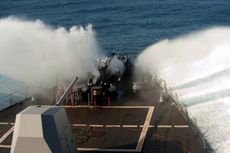 USS Nitze transits the Arabian Sea. (7179877909)