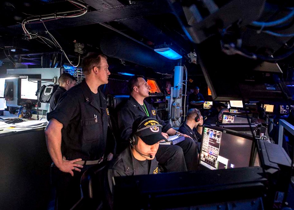 USS Normandy (CG 60) 150415-N-ZY039-004 (17174426342)